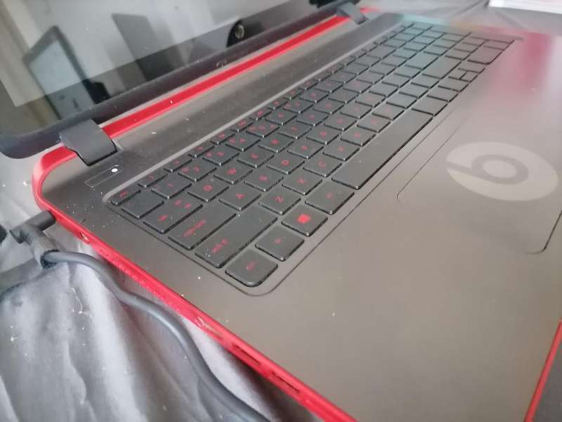 *HP 15 BEATS SPECIAL EDITION TOUCH SCREEN LAPTOP*AMD A8 RADEON,8GB RAM,1TB HDD*