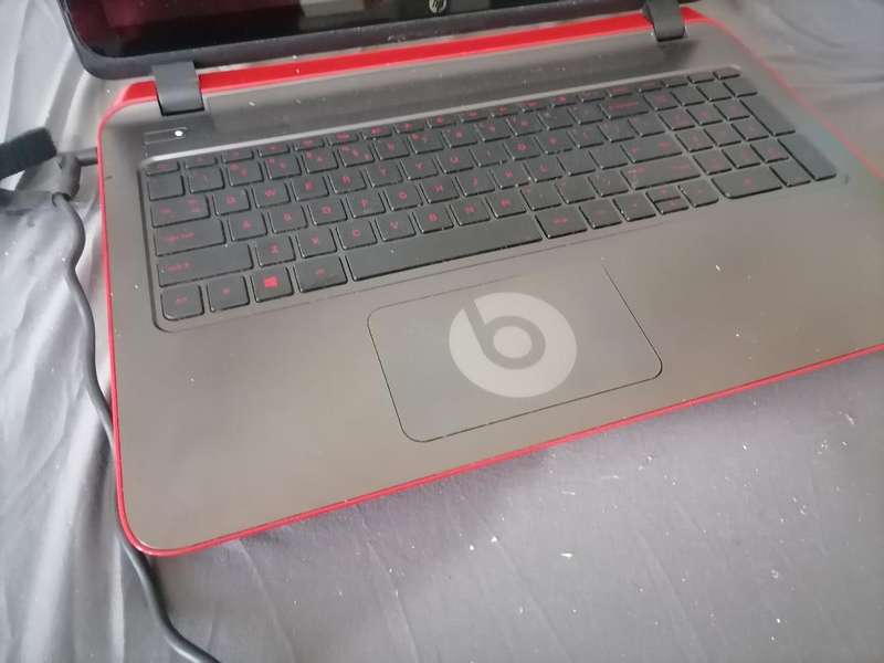 *HP 15 BEATS SPECIAL EDITION TOUCH SCREEN LAPTOP*AMD A8 RADEON,8GB RAM,1TB HDD*