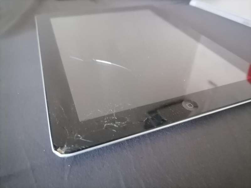 *APPLE IPAD A1396 10 INCH TABLET, CRACK ON FRONT GLASS, NO CHARGER NOT TESTED**