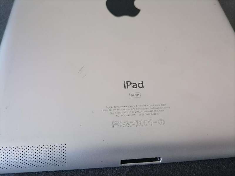 *APPLE IPAD A1396 10 INCH TABLET, CRACK ON FRONT GLASS, NO CHARGER NOT TESTED**