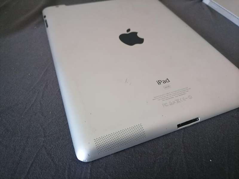 *APPLE IPAD A1396 10 INCH TABLET, CRACK ON FRONT GLASS, NO CHARGER NOT TESTED**