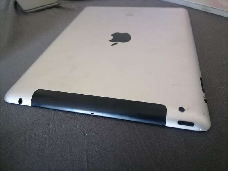 *APPLE IPAD A1396 10 INCH TABLET, CRACK ON FRONT GLASS, NO CHARGER NOT TESTED**