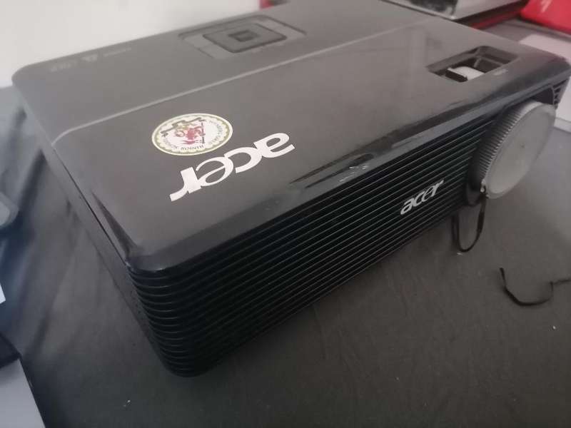 *TOP QUALITY ACER P1 SERIES P1206 3D READY 2500 LUMENS PROJECTOR WITH POWER CORD*