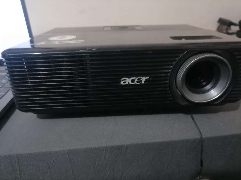 *TOP QUALITY ACER P1 SERIES P1206 3D READY 2500 LUMENS PROJECTOR WITH POWER CORD*