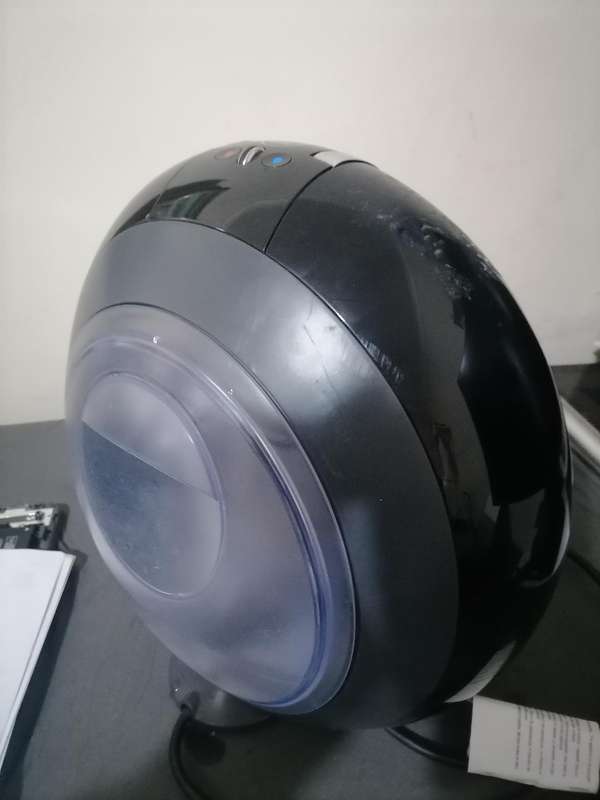 DELONGHI NESCAFE DOLCE GUSTO EDG 605.B, POWERS ON, NOTE SURE HOW TO USE IT*SOLD AS IS*