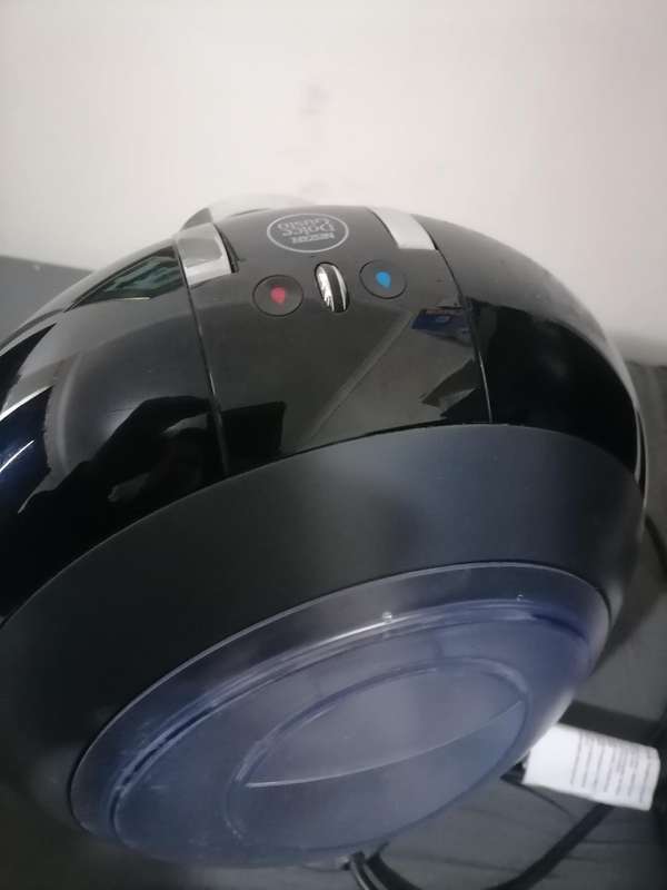 DELONGHI NESCAFE DOLCE GUSTO EDG 605.B, POWERS ON, NOTE SURE HOW TO USE IT*SOLD AS IS*