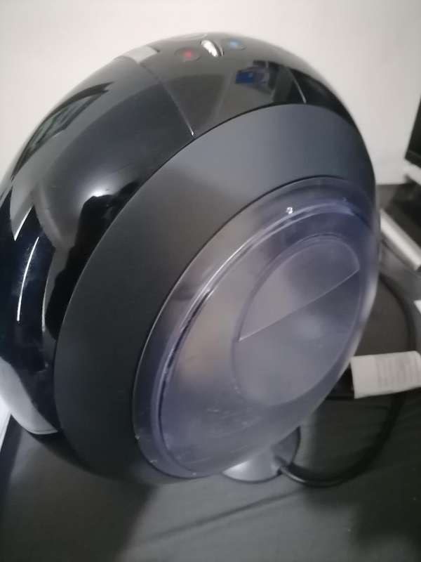 DELONGHI NESCAFE DOLCE GUSTO EDG 605.B, POWERS ON, NOTE SURE HOW TO USE IT*SOLD AS IS*