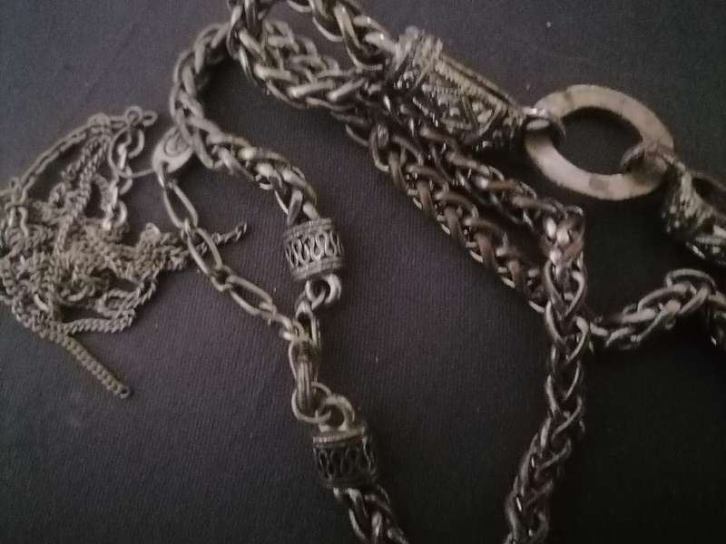 *LOT OF CHAINS*