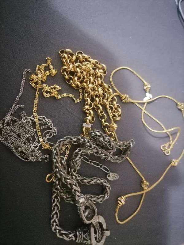 *LOT OF CHAINS*