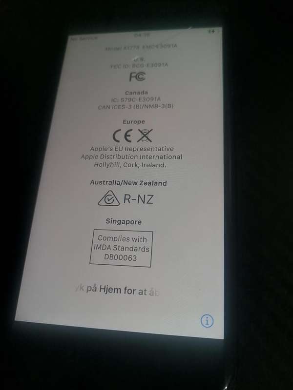 APPLE IPHONE 7 A1778 CELLPHONE. POWERS ON, SEAMS TO BE STUCK ON HELLO SCREEN**