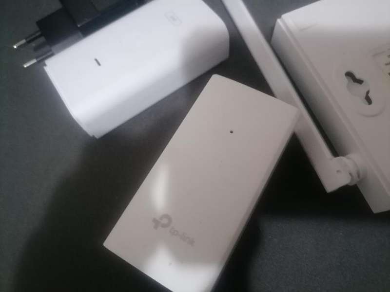 LOT OF WIFI ROUTERS ETC,ONE BID FOR THE LOT