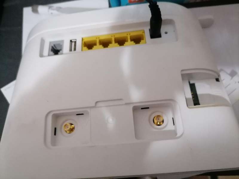 *WEEKEND SPECIAL*HUAWEI 4G LTE SIM CARD ROUTER, 150MPS*IN BOX WITH CABLES**