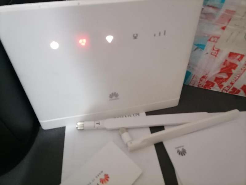 *WEEKEND SPECIAL*HUAWEI 4G LTE SIM CARD ROUTER, 150MPS*IN BOX WITH CABLES**
