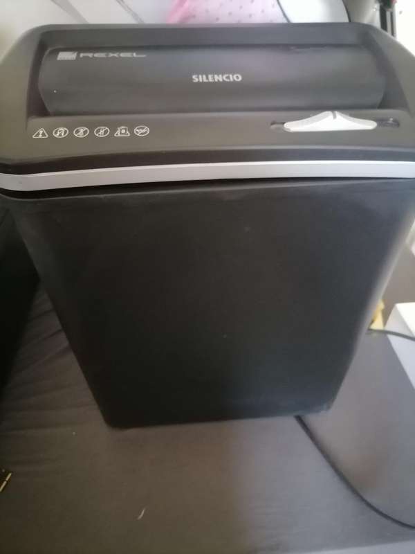 *REXEL V30WS SILENT PAPER SCHREDDER*