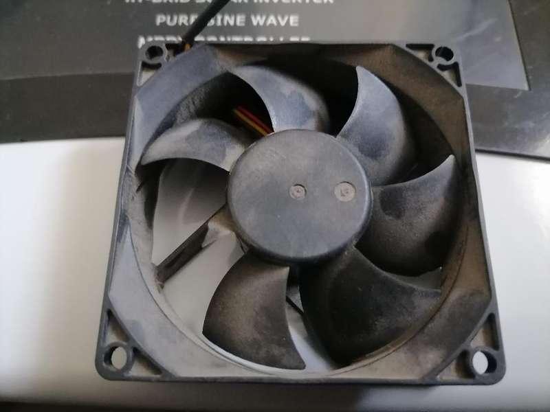 ACDC DYNAMICS HYBRID SOLAR 3KVA INVERTER*POWERS ON(FAN ERROR)ONE FAN BROKEN)