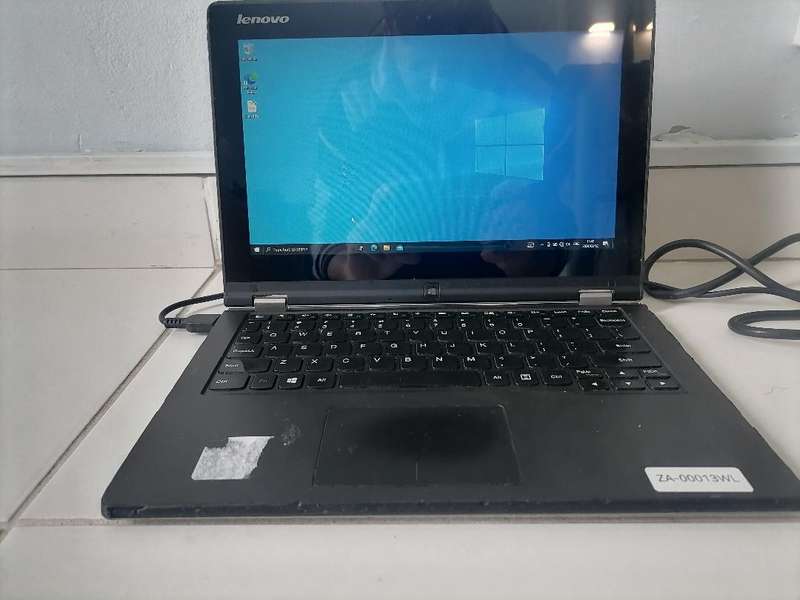 I5 LENOVO YOGA 2 11 LAPTOP/TABLET. WORKING CRACK ON GLASS*SOLD AS IS**