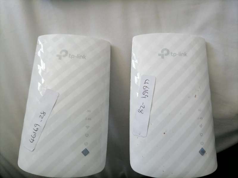 LOT OF 2 X TP LINK AC750 RE200 WIFI RANGE EXTENDERS*ONE BID FOR BOTH**