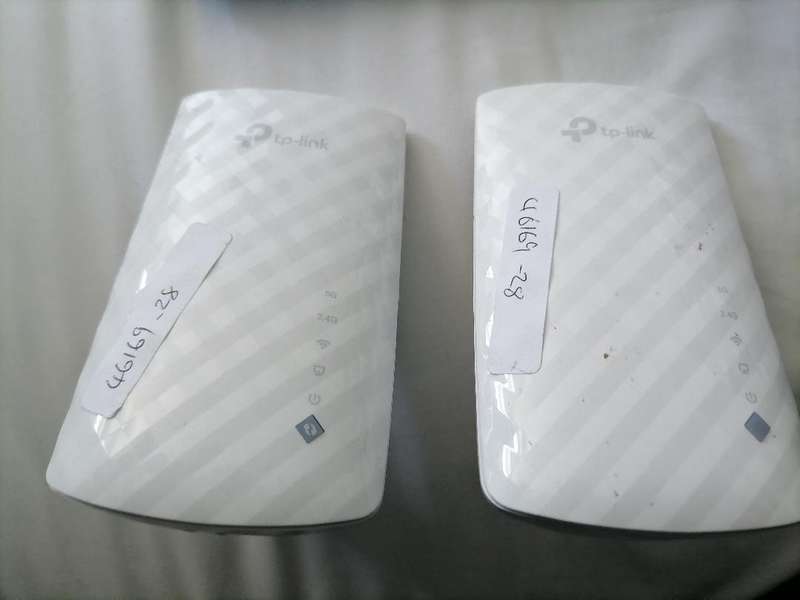 LOT OF 2 X TP LINK AC750 RE200 WIFI RANGE EXTENDERS*ONE BID FOR BOTH**