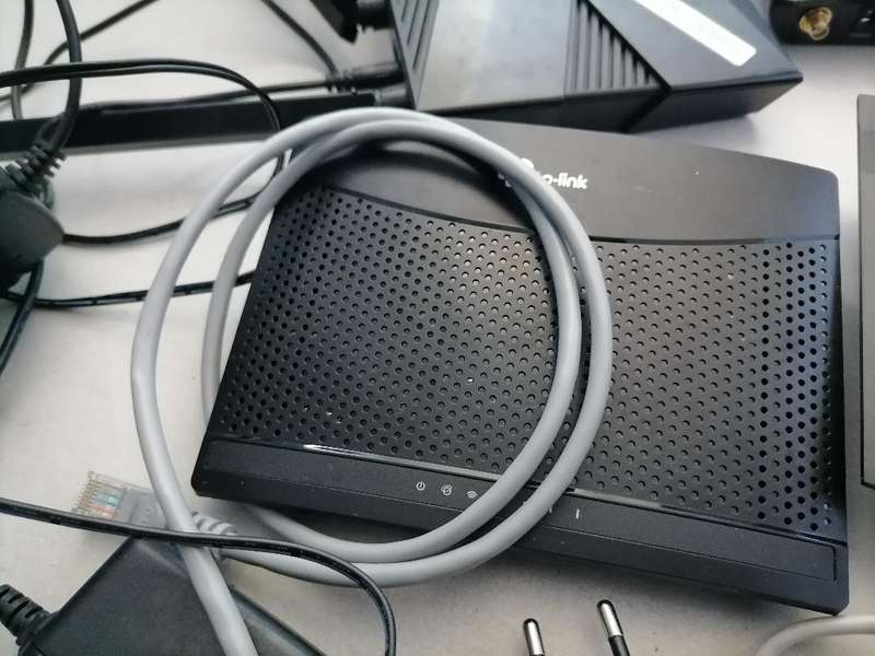 LOT OF WIFI ROUTERS/SIM CARD ROUTERS,POWER CABLES/ETHERNET CABLES ETC*ONE BID FOR LOT*