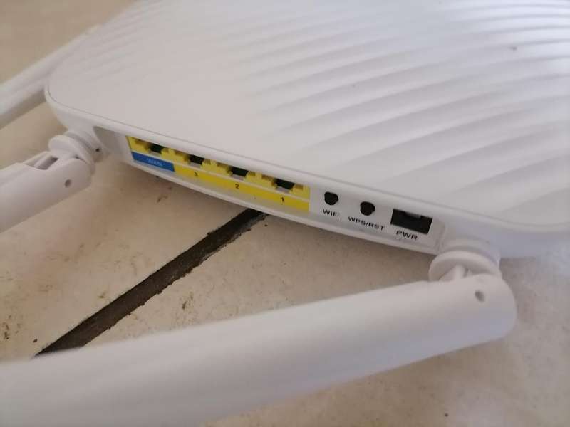 LOT OF 2 X Tenda F9 Wi-Fi 4 Wireless Router - Single-band 2.4GHz Gigabit Ethernet White
