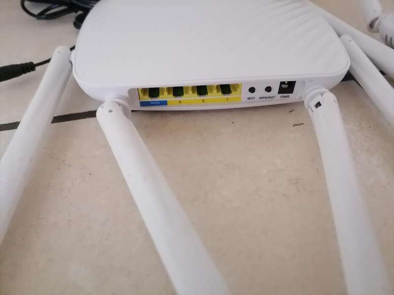 LOT OF 2 X Tenda F9 Wi-Fi 4 Wireless Router - Single-band 2.4GHz Gigabit Ethernet White