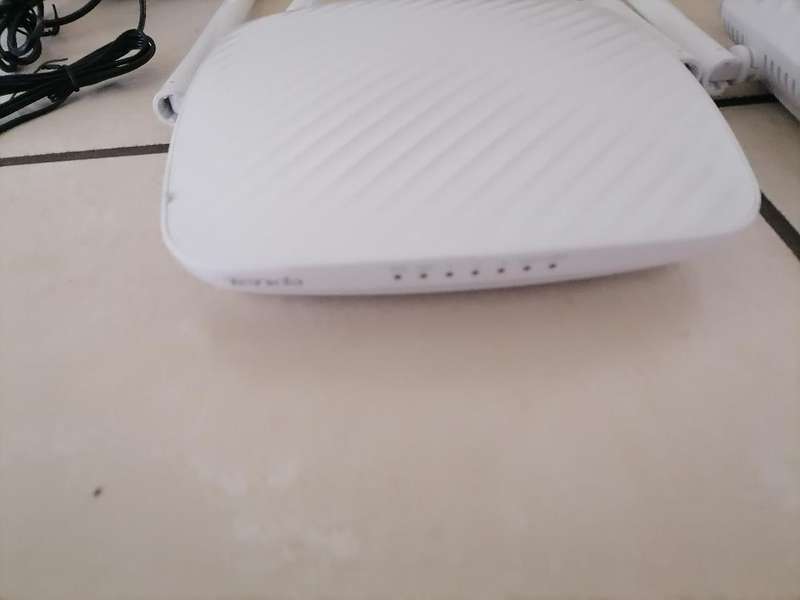 LOT OF 2 X Tenda F9 Wi-Fi 4 Wireless Router - Single-band 2.4GHz Gigabit Ethernet White