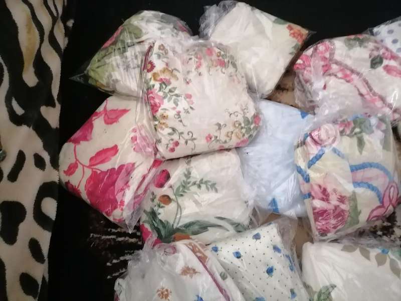 *BULK LOT OF PILLOW CASES,SOFT COTTON LIKE MATERIAL, ONE BID FOR THE LOT*