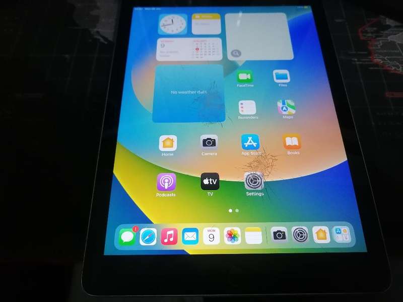 2019 APPLE IPAD 6TH GEN, 10"SCREEN, 128GB, WIFI/SIM* FRONT GLASS CRACKED
