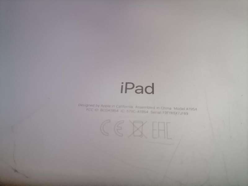 2019 APPLE IPAD 6TH GEN, 10"SCREEN, 128GB, WIFI/SIM* FRONT GLASS CRACKED
