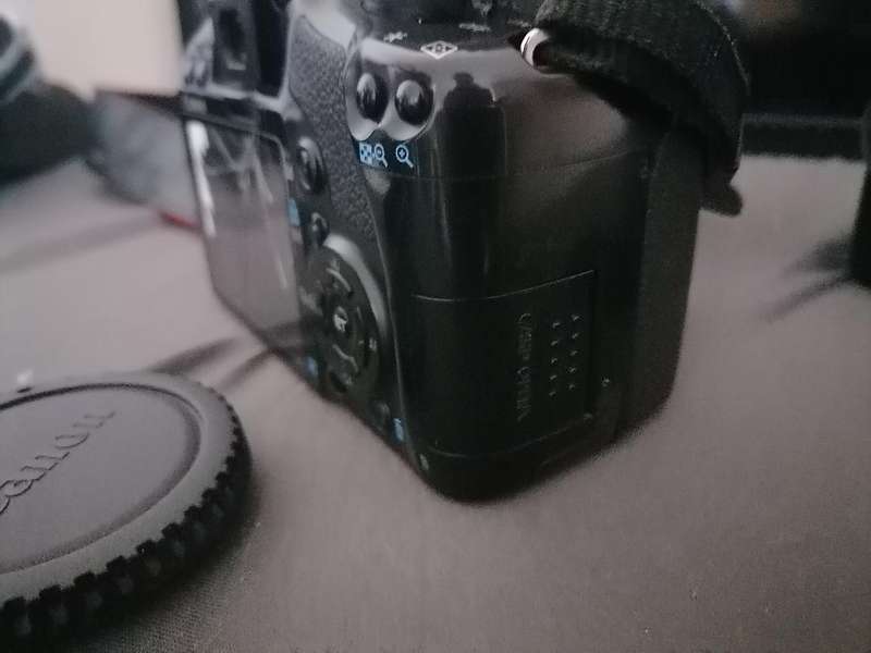 2 X DIGITAL CAMERAS*CANON  450D+FUJIFILM S1800
