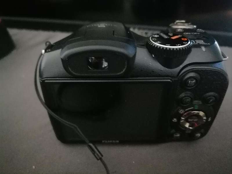 2 X DIGITAL CAMERAS*CANON  450D+FUJIFILM S1800