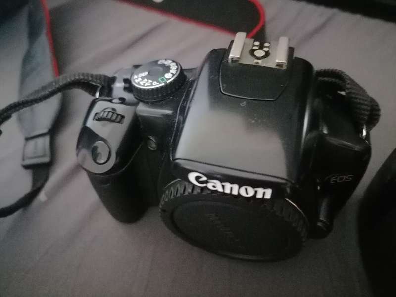 2 X DIGITAL CAMERAS*CANON  450D+FUJIFILM S1800