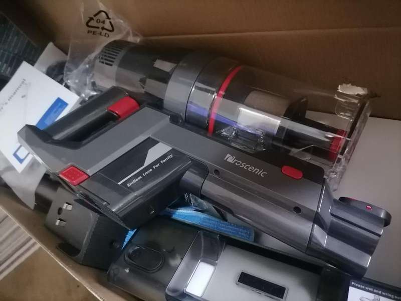 PROSCENIC PRO 11 VACD/MOP ALL IN ONE CORDLESS LED*NO CHARGER,NOT TESTED*NEW CONDITION*