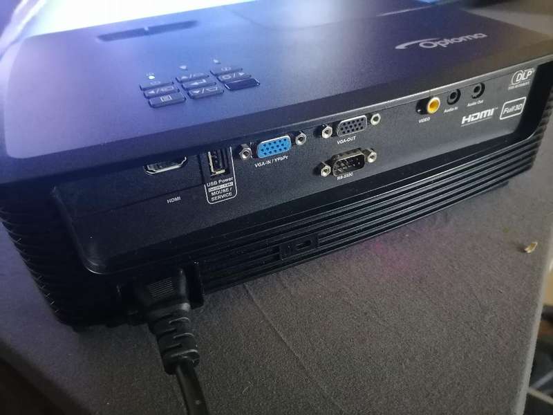 *OPTOMA DLP FULL 3D HDMI PROJECTOR 3300LUMENS*TOP QUALITY*