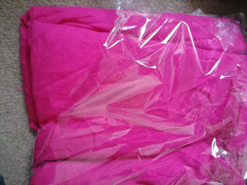 *WEEKEND SPECIAL*BULK LOT OF BEDDING MATERIAL(ONE BID FOR THE LOT**