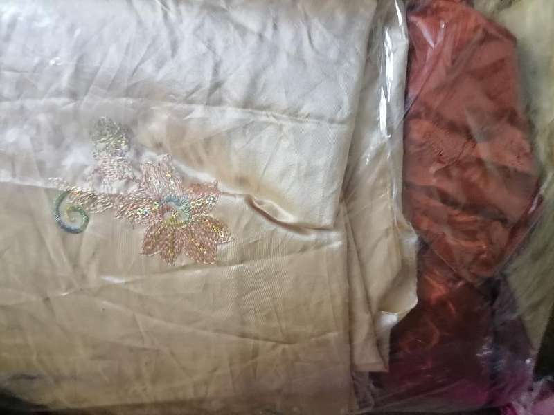 *WEEKEND SPECIAL*BULK LOT OF BEDDING MATERIAL(ONE BID FOR THE LOT**