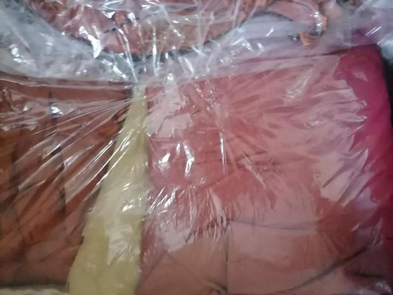 *WEEKEND SPECIAL*BULK LOT OF BEDDING MATERIAL(ONE BID FOR THE LOT**