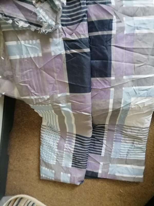 *WEEKEND SPECIAL*BULK LOT OF BEDDING MATERIAL(ONE BID FOR THE LOT**