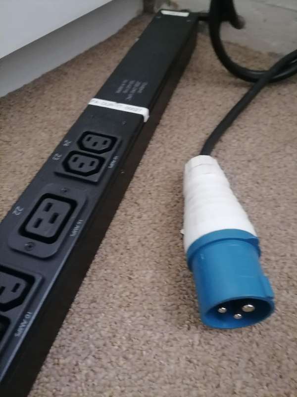 APC AP7551 PDU RACK