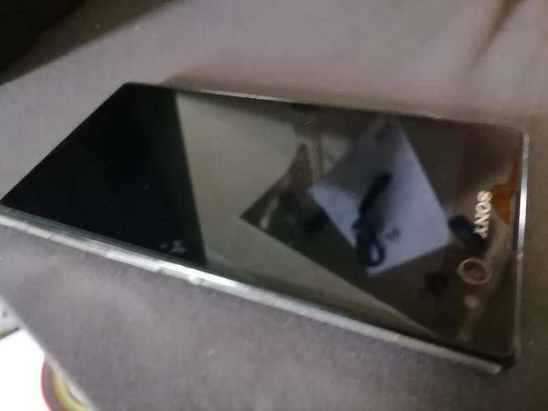 *SONY EXPERIA C3 PHONE IN BOX*NOT TURNING ON*SOLD AS IS**