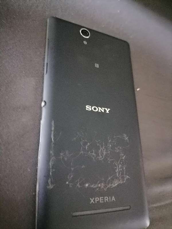 *SONY EXPERIA C3 PHONE IN BOX*NOT TURNING ON*SOLD AS IS**