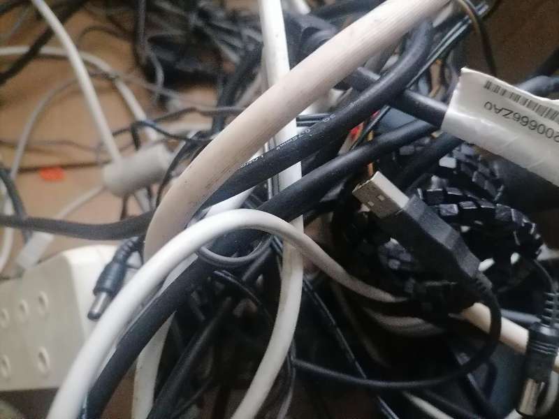 *BULK LOT OF ELECTRONICS,EXTENSION CORDS,MULTI PLUGS,CHARGERS,GRINDERS*ONE BID FOR LOT*