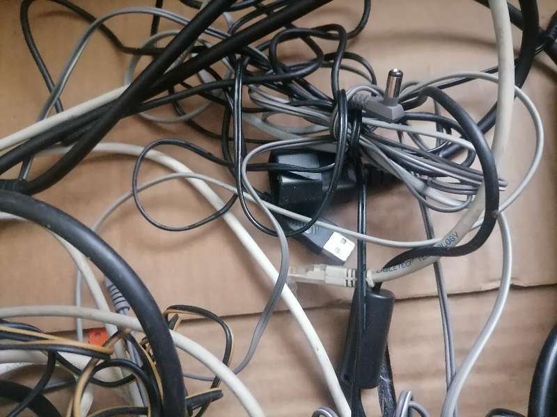 *BULK LOT OF ELECTRONICS,EXTENSION CORDS,MULTI PLUGS,CHARGERS,GRINDERS*ONE BID FOR LOT*