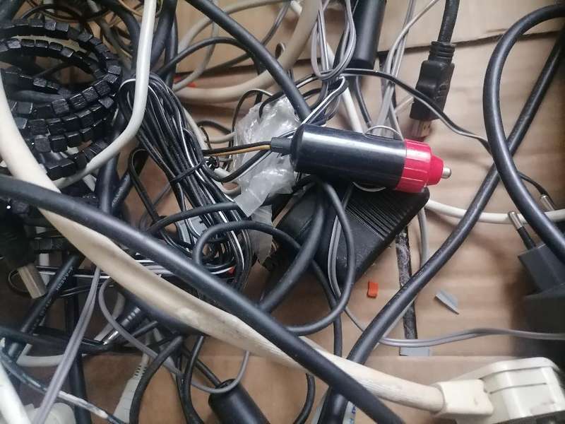 *BULK LOT OF ELECTRONICS,EXTENSION CORDS,MULTI PLUGS,CHARGERS,GRINDERS*ONE BID FOR LOT*