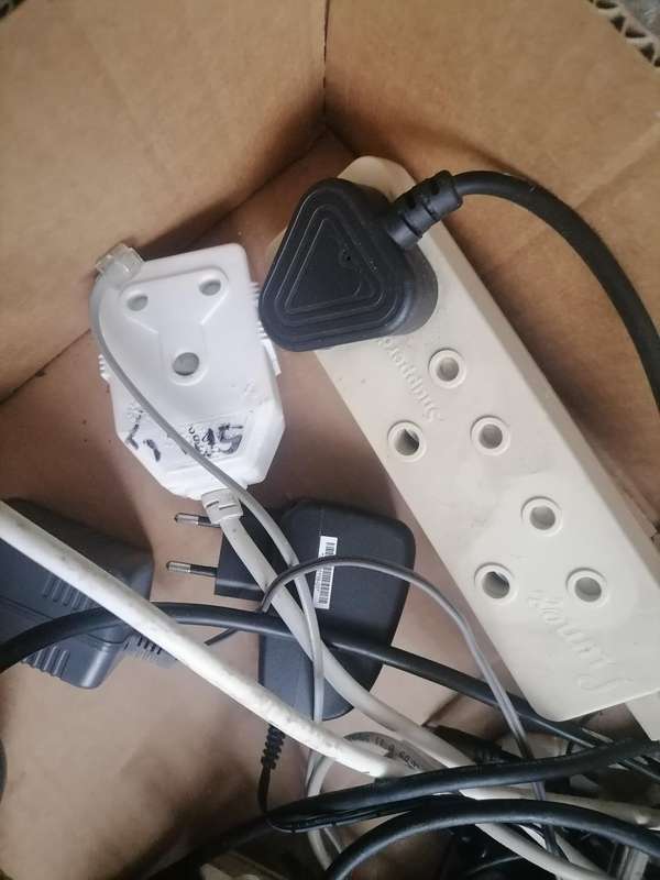 *BULK LOT OF ELECTRONICS,EXTENSION CORDS,MULTI PLUGS,CHARGERS,GRINDERS*ONE BID FOR LOT*