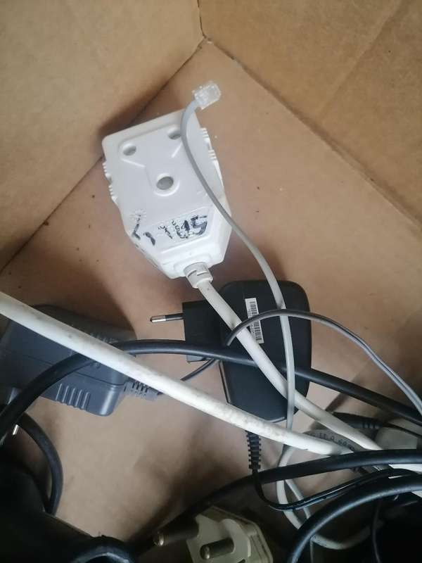 *BULK LOT OF ELECTRONICS,EXTENSION CORDS,MULTI PLUGS,CHARGERS,GRINDERS*ONE BID FOR LOT*