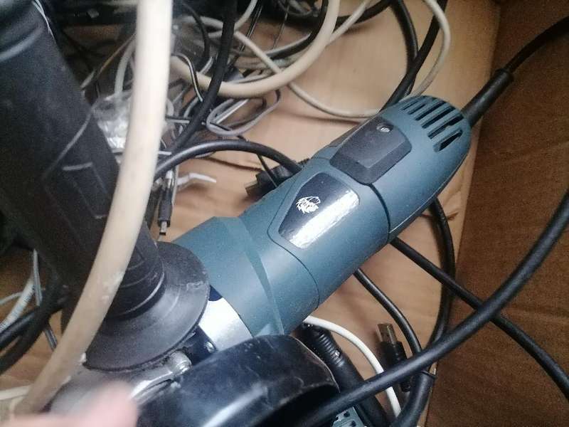 *BULK LOT OF ELECTRONICS,EXTENSION CORDS,MULTI PLUGS,CHARGERS,GRINDERS*ONE BID FOR LOT*