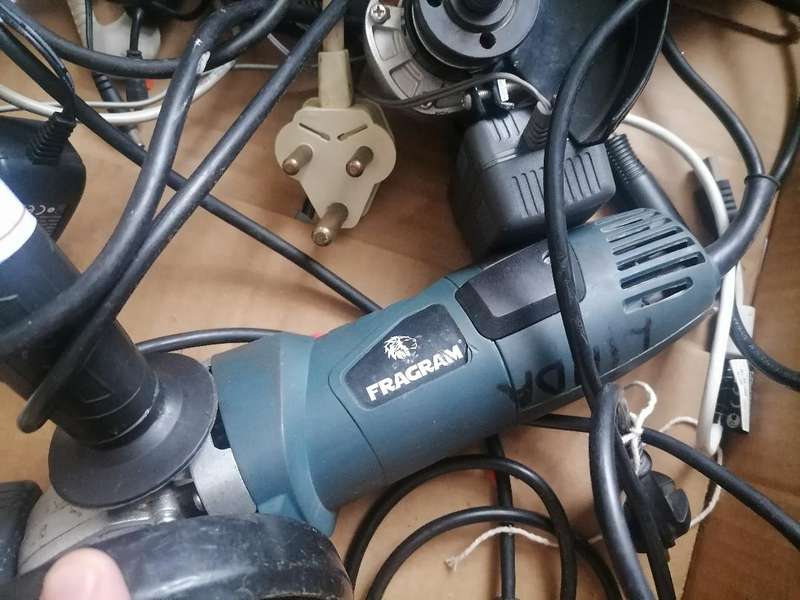 *BULK LOT OF ELECTRONICS,EXTENSION CORDS,MULTI PLUGS,CHARGERS,GRINDERS*ONE BID FOR LOT*