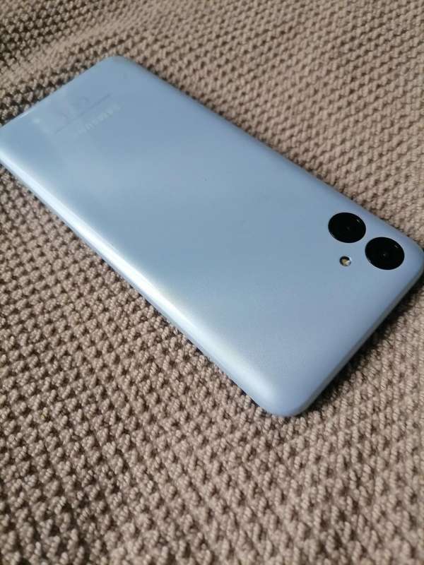 SAMSUNG AO4SF DUAL SIM PHONE,SCREEN FLASHES ON AND OFF