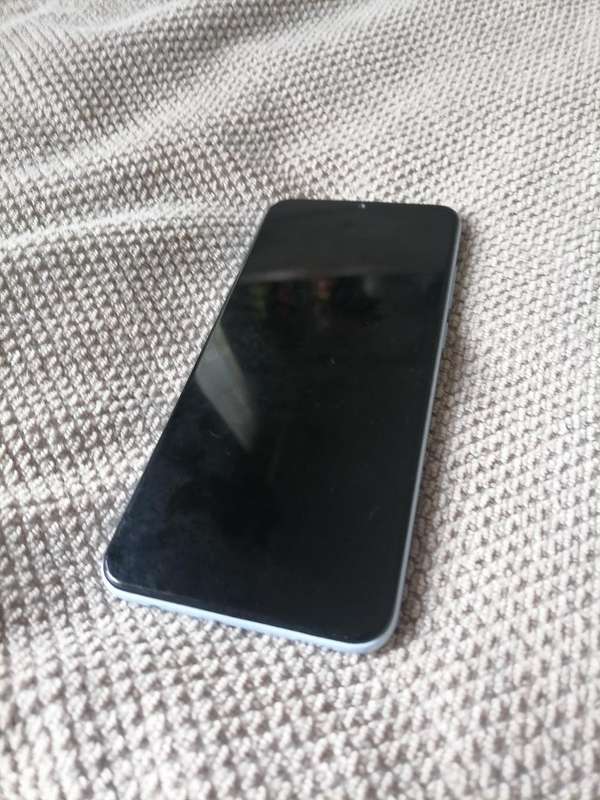 SAMSUNG AO4SF DUAL SIM PHONE,SCREEN FLASHES ON AND OFF